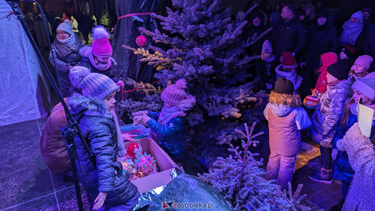 I KurpiowskiJarmark Bożonarodzeniowy w Ostrołęce - strojenie choinki [10.12.2023] - zdjęcie #45 - eOstroleka.pl