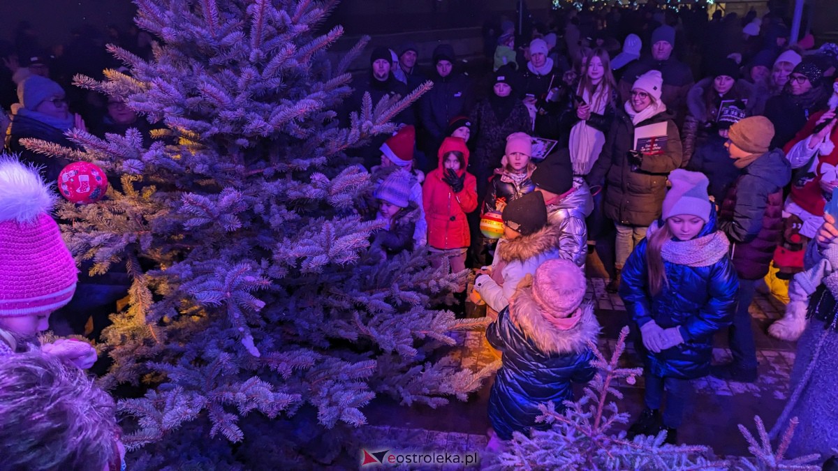 I KurpiowskiJarmark Bożonarodzeniowy w Ostrołęce - strojenie choinki [10.12.2023] - zdjęcie #42 - eOstroleka.pl