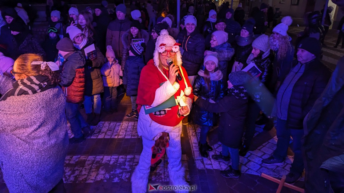I KurpiowskiJarmark Bożonarodzeniowy w Ostrołęce - strojenie choinki [10.12.2023] - zdjęcie #40 - eOstroleka.pl