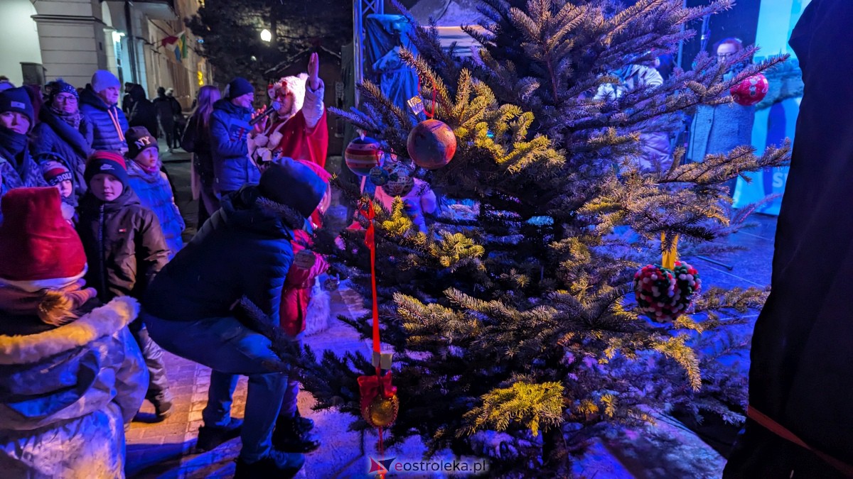 I KurpiowskiJarmark Bożonarodzeniowy w Ostrołęce - strojenie choinki [10.12.2023] - zdjęcie #34 - eOstroleka.pl