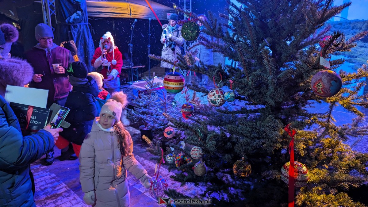 I KurpiowskiJarmark Bożonarodzeniowy w Ostrołęce - strojenie choinki [10.12.2023] - zdjęcie #27 - eOstroleka.pl