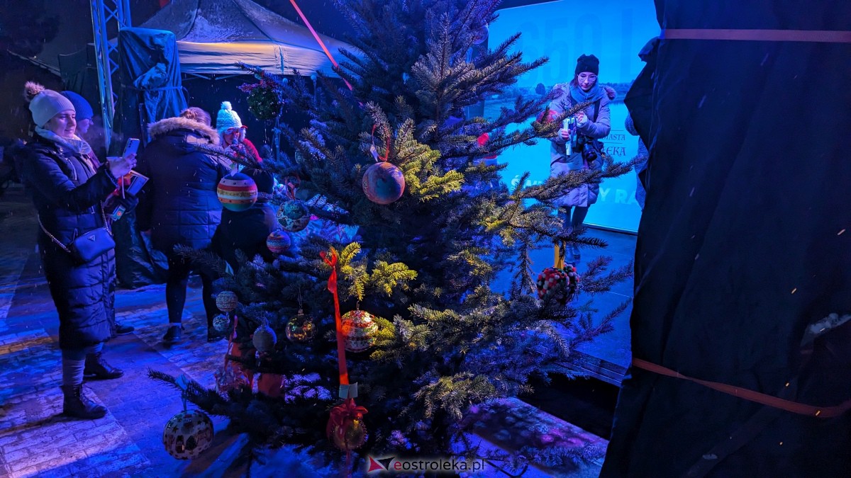 I KurpiowskiJarmark Bożonarodzeniowy w Ostrołęce - strojenie choinki [10.12.2023] - zdjęcie #26 - eOstroleka.pl