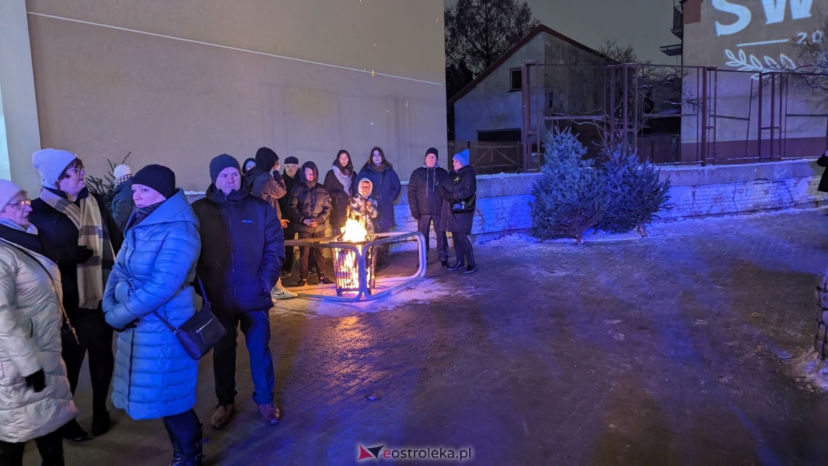 I KurpiowskiJarmark Bożonarodzeniowy w Ostrołęce - strojenie choinki [10.12.2023] - zdjęcie #24 - eOstroleka.pl