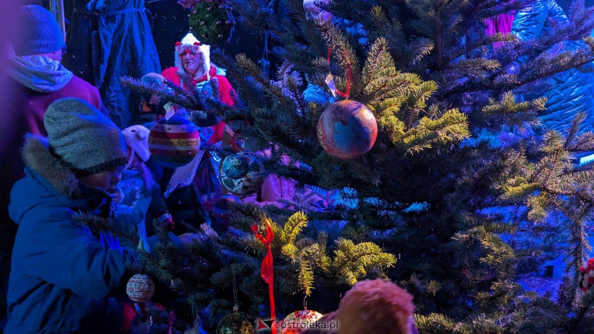 I KurpiowskiJarmark Bożonarodzeniowy w Ostrołęce - strojenie choinki [10.12.2023] - zdjęcie #20 - eOstroleka.pl