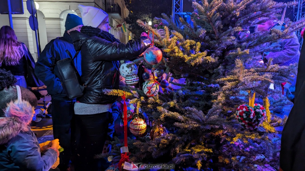 I KurpiowskiJarmark Bożonarodzeniowy w Ostrołęce - strojenie choinki [10.12.2023] - zdjęcie #11 - eOstroleka.pl