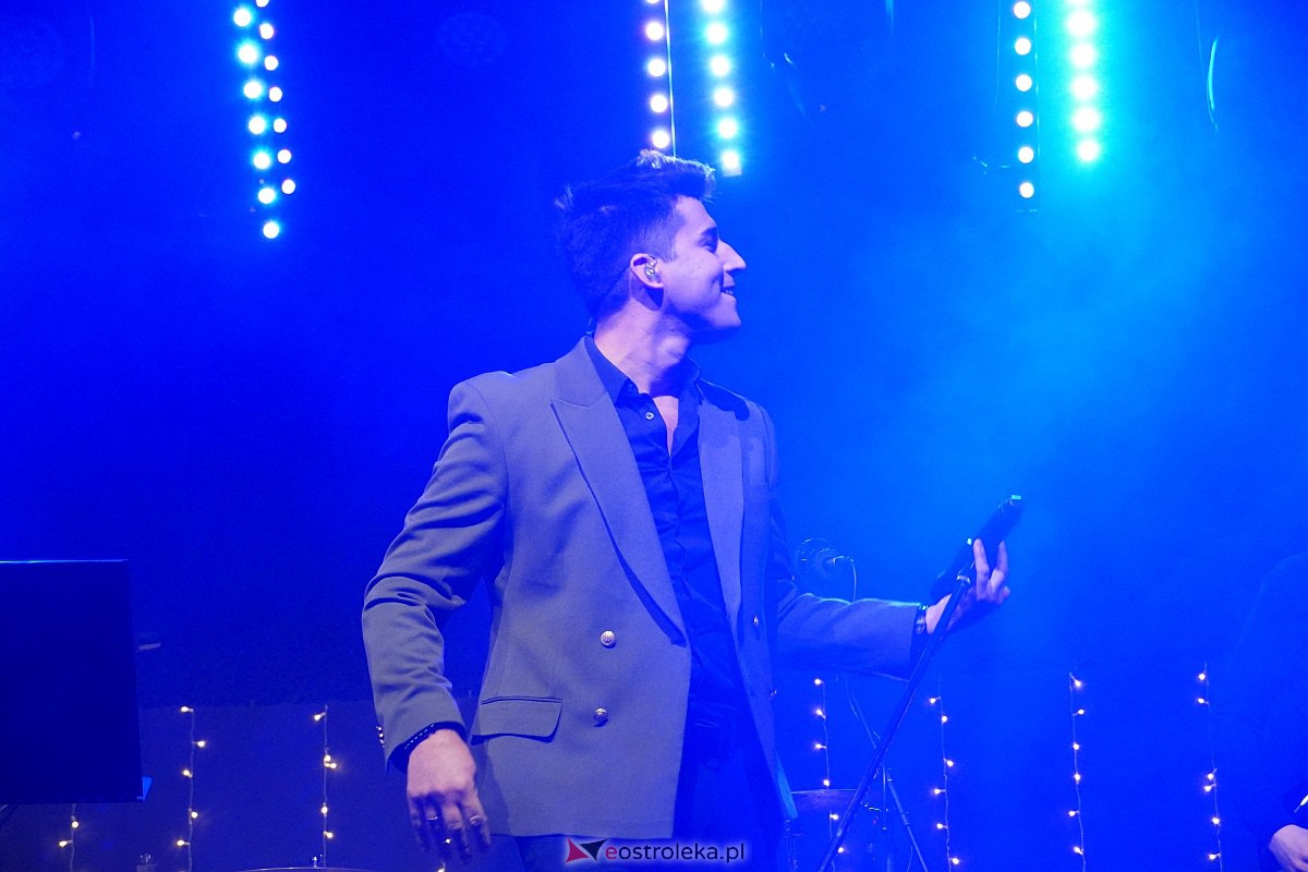 Co za koncert! Filip Lato i Patrycja Kosiarkiewicz wystąpił w Multimedialnym Centrum Natura [10.12.2023] - zdjęcie #120 - eOstroleka.pl