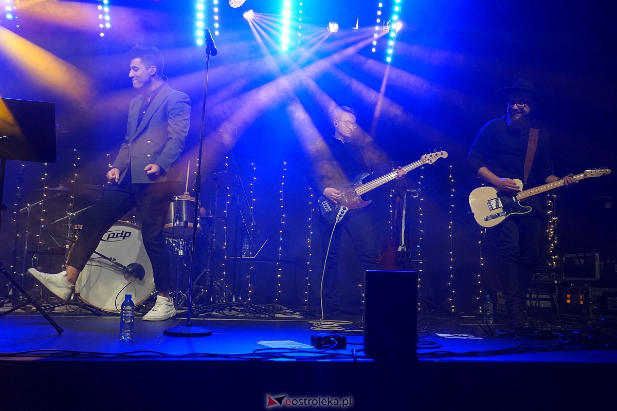 Co za koncert! Filip Lato i Patrycja Kosiarkiewicz wystąpił w Multimedialnym Centrum Natura [10.12.2023] - zdjęcie #117 - eOstroleka.pl
