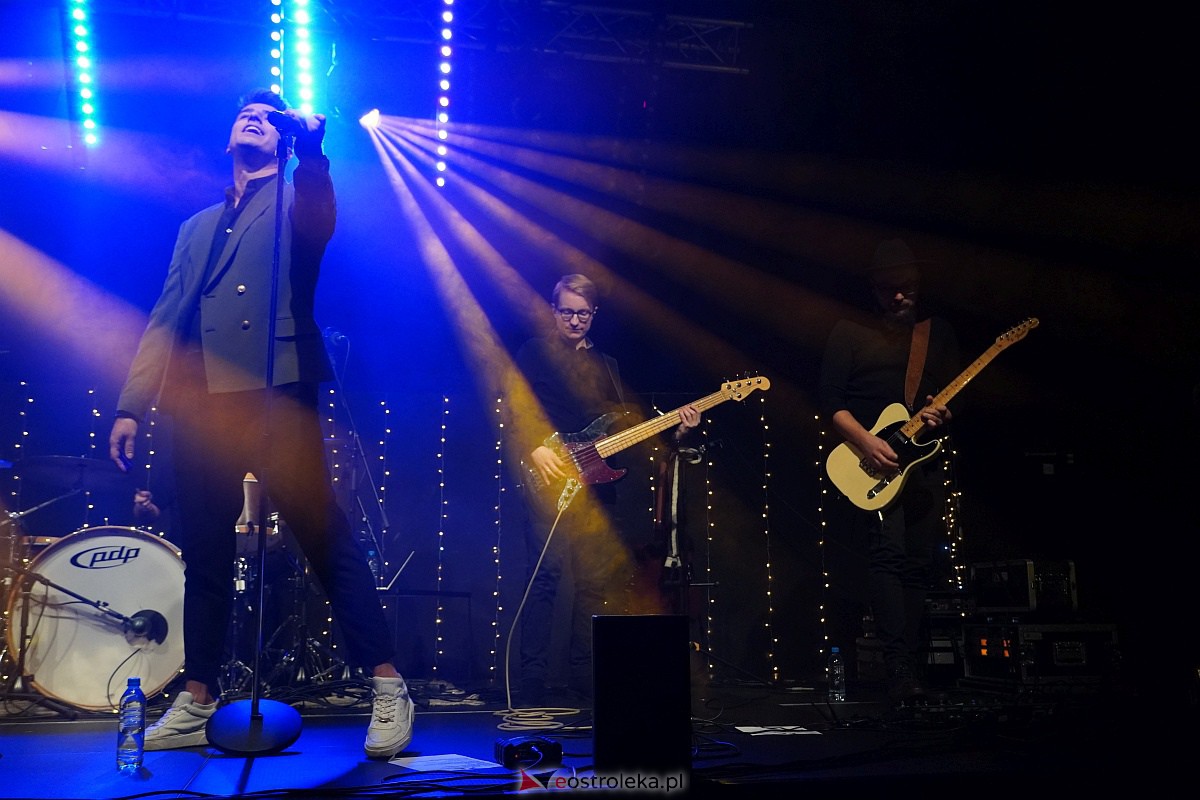 Co za koncert! Filip Lato i Patrycja Kosiarkiewicz wystąpił w Multimedialnym Centrum Natura [10.12.2023] - zdjęcie #111 - eOstroleka.pl