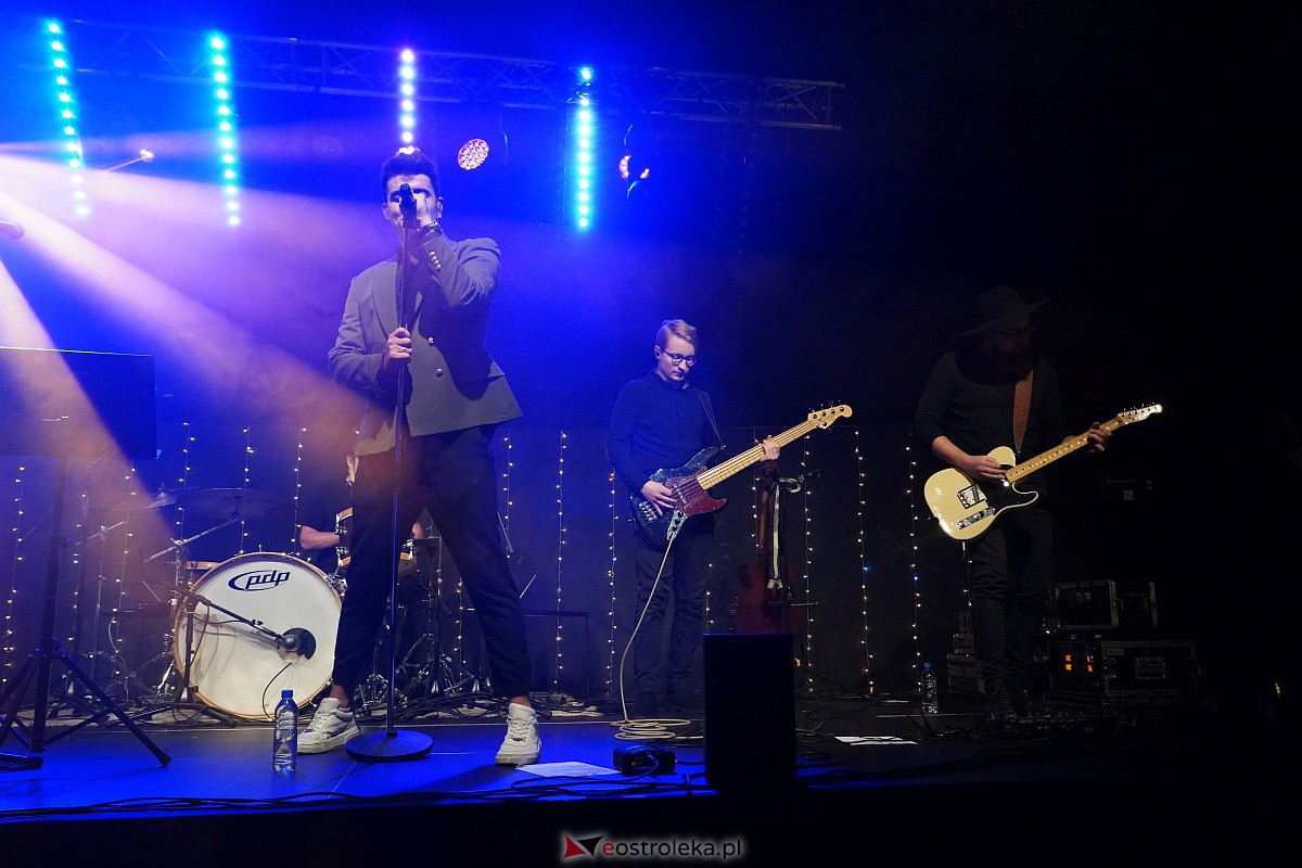 Co za koncert! Filip Lato i Patrycja Kosiarkiewicz wystąpił w Multimedialnym Centrum Natura [10.12.2023] - zdjęcie #110 - eOstroleka.pl
