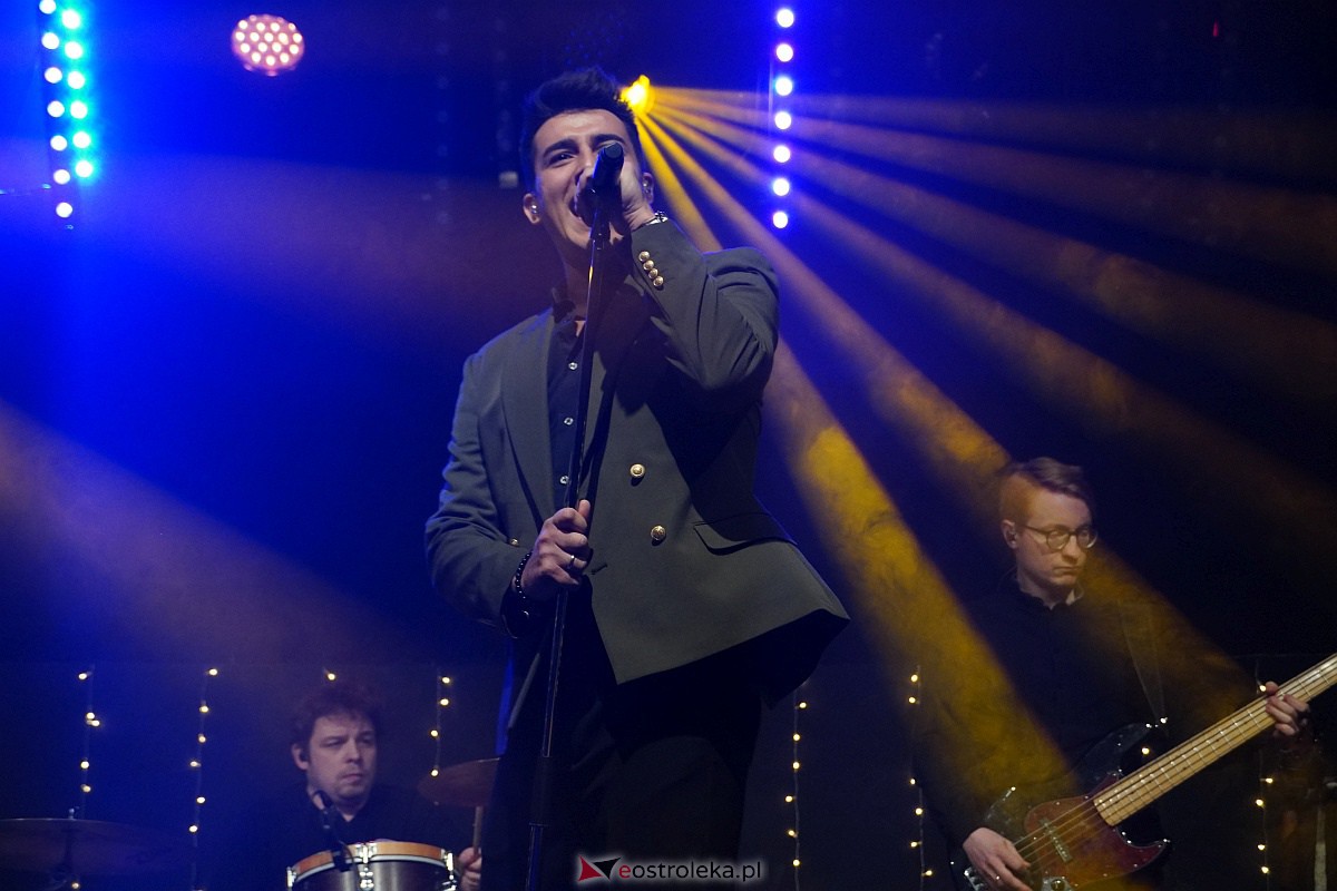 Co za koncert! Filip Lato i Patrycja Kosiarkiewicz wystąpił w Multimedialnym Centrum Natura [10.12.2023] - zdjęcie #109 - eOstroleka.pl