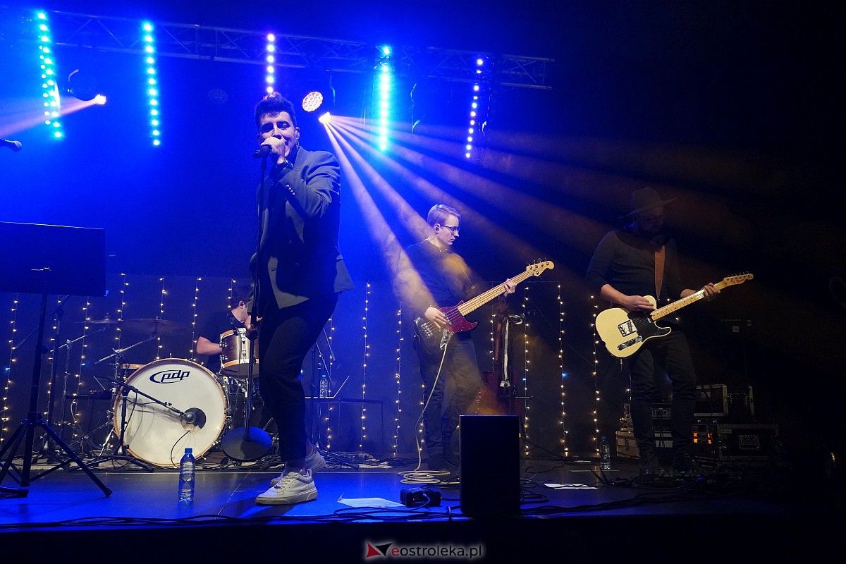 Co za koncert! Filip Lato i Patrycja Kosiarkiewicz wystąpił w Multimedialnym Centrum Natura [10.12.2023] - zdjęcie #107 - eOstroleka.pl