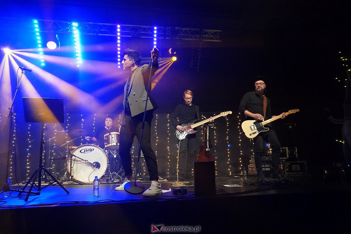 Co za koncert! Filip Lato i Patrycja Kosiarkiewicz wystąpił w Multimedialnym Centrum Natura [10.12.2023] - zdjęcie #105 - eOstroleka.pl