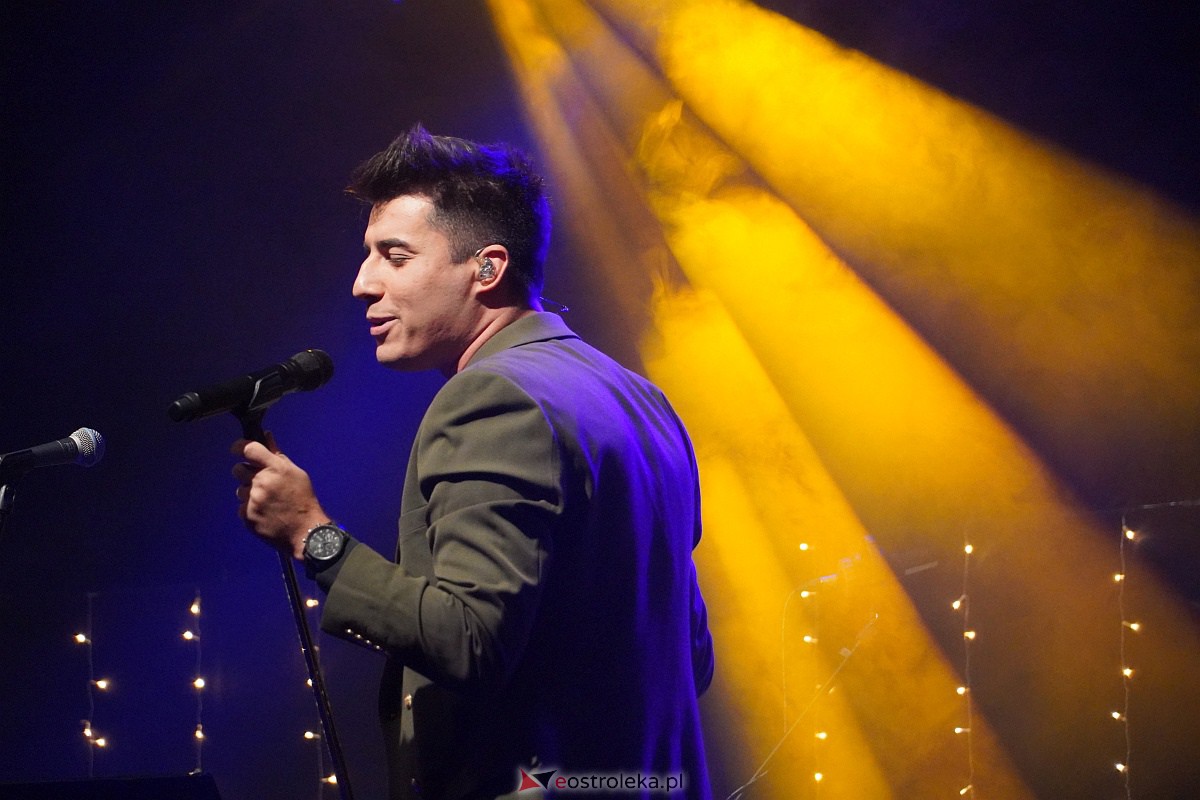 Co za koncert! Filip Lato i Patrycja Kosiarkiewicz wystąpił w Multimedialnym Centrum Natura [10.12.2023] - zdjęcie #79 - eOstroleka.pl