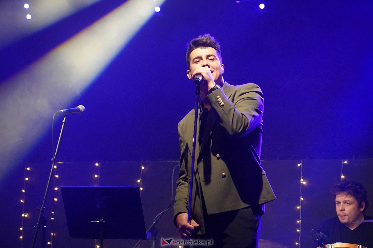 Co za koncert! Filip Lato i Patrycja Kosiarkiewicz wystąpił w Multimedialnym Centrum Natura [10.12.2023] - zdjęcie #76 - eOstroleka.pl