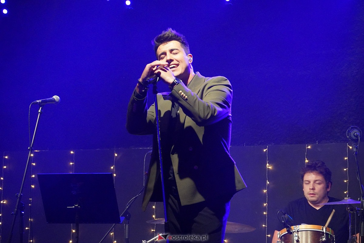 Co za koncert! Filip Lato i Patrycja Kosiarkiewicz wystąpił w Multimedialnym Centrum Natura [10.12.2023] - zdjęcie #75 - eOstroleka.pl