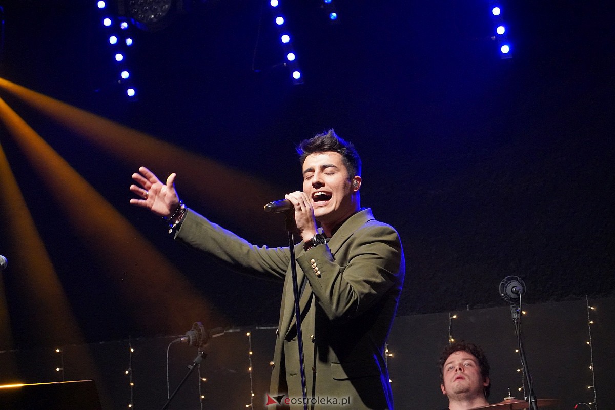 Co za koncert! Filip Lato i Patrycja Kosiarkiewicz wystąpił w Multimedialnym Centrum Natura [10.12.2023] - zdjęcie #74 - eOstroleka.pl