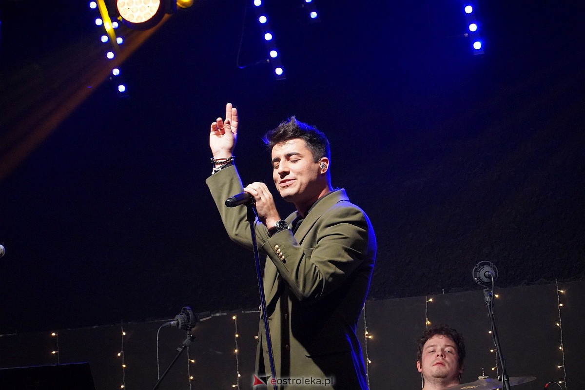 Co za koncert! Filip Lato i Patrycja Kosiarkiewicz wystąpił w Multimedialnym Centrum Natura [10.12.2023] - zdjęcie #73 - eOstroleka.pl