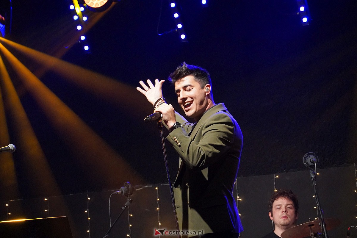 Co za koncert! Filip Lato i Patrycja Kosiarkiewicz wystąpił w Multimedialnym Centrum Natura [10.12.2023] - zdjęcie #72 - eOstroleka.pl