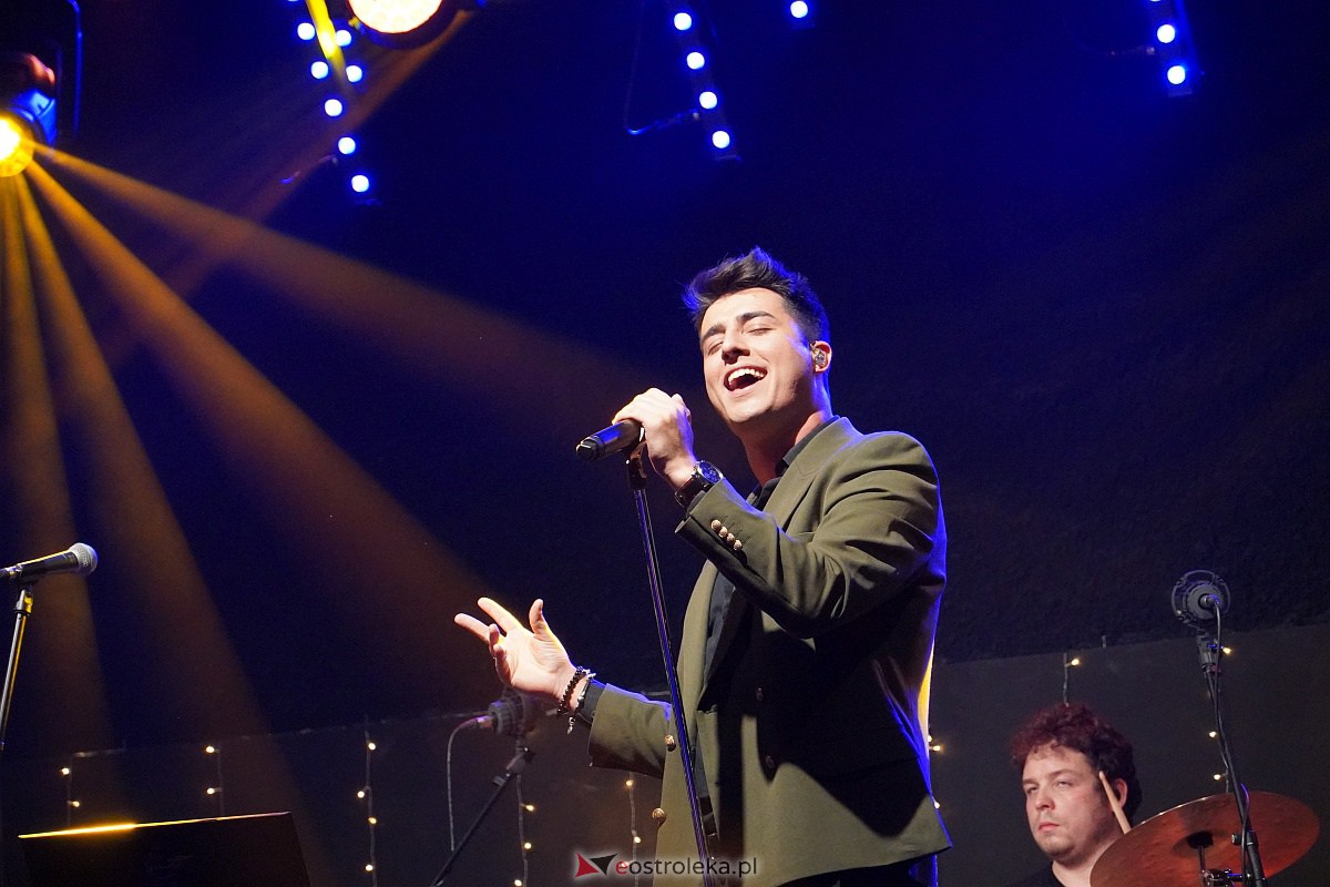 Co za koncert! Filip Lato i Patrycja Kosiarkiewicz wystąpił w Multimedialnym Centrum Natura [10.12.2023] - zdjęcie #71 - eOstroleka.pl