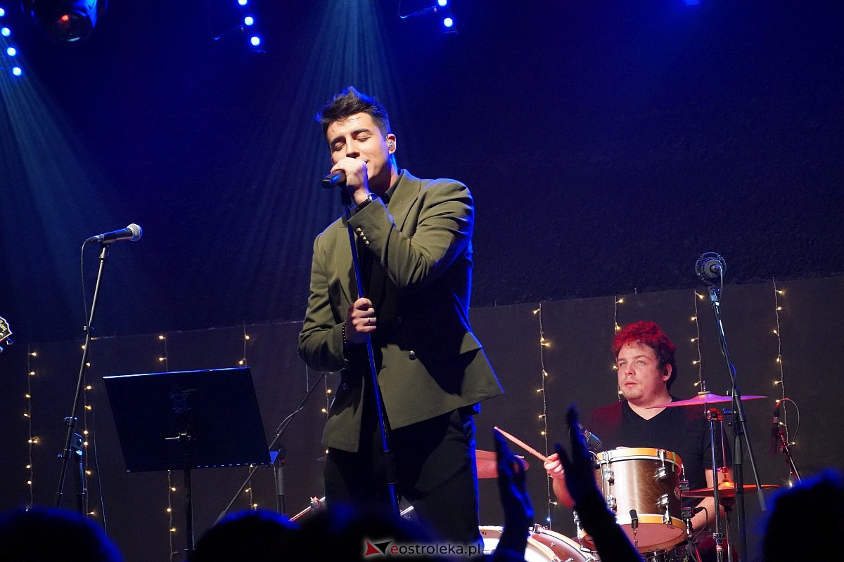 Co za koncert! Filip Lato i Patrycja Kosiarkiewicz wystąpił w Multimedialnym Centrum Natura [10.12.2023] - zdjęcie #69 - eOstroleka.pl