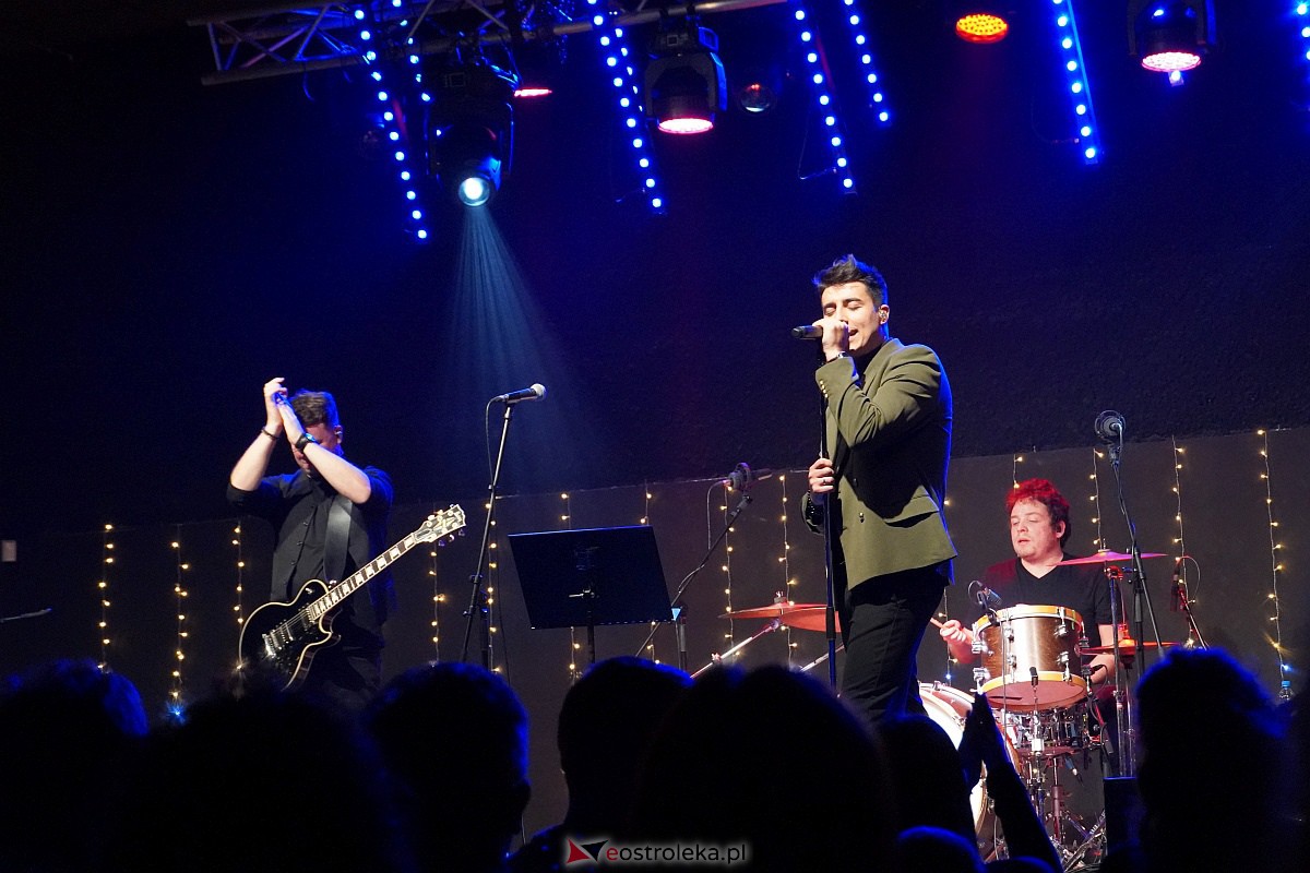 Co za koncert! Filip Lato i Patrycja Kosiarkiewicz wystąpił w Multimedialnym Centrum Natura [10.12.2023] - zdjęcie #68 - eOstroleka.pl