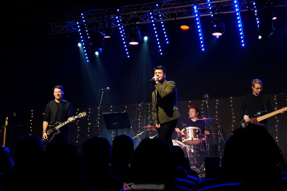Co za koncert! Filip Lato i Patrycja Kosiarkiewicz wystąpił w Multimedialnym Centrum Natura [10.12.2023] - zdjęcie #67 - eOstroleka.pl