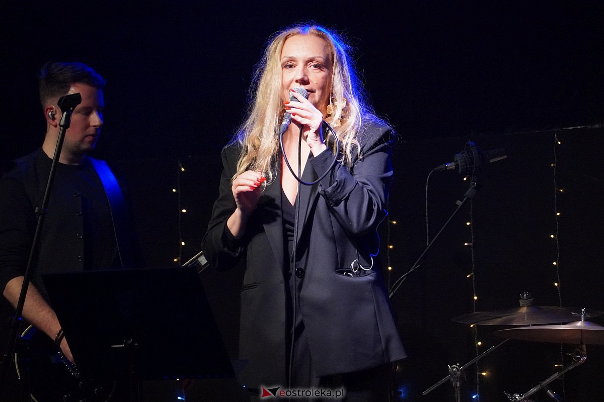 Co za koncert! Filip Lato i Patrycja Kosiarkiewicz wystąpił w Multimedialnym Centrum Natura [10.12.2023] - zdjęcie #66 - eOstroleka.pl