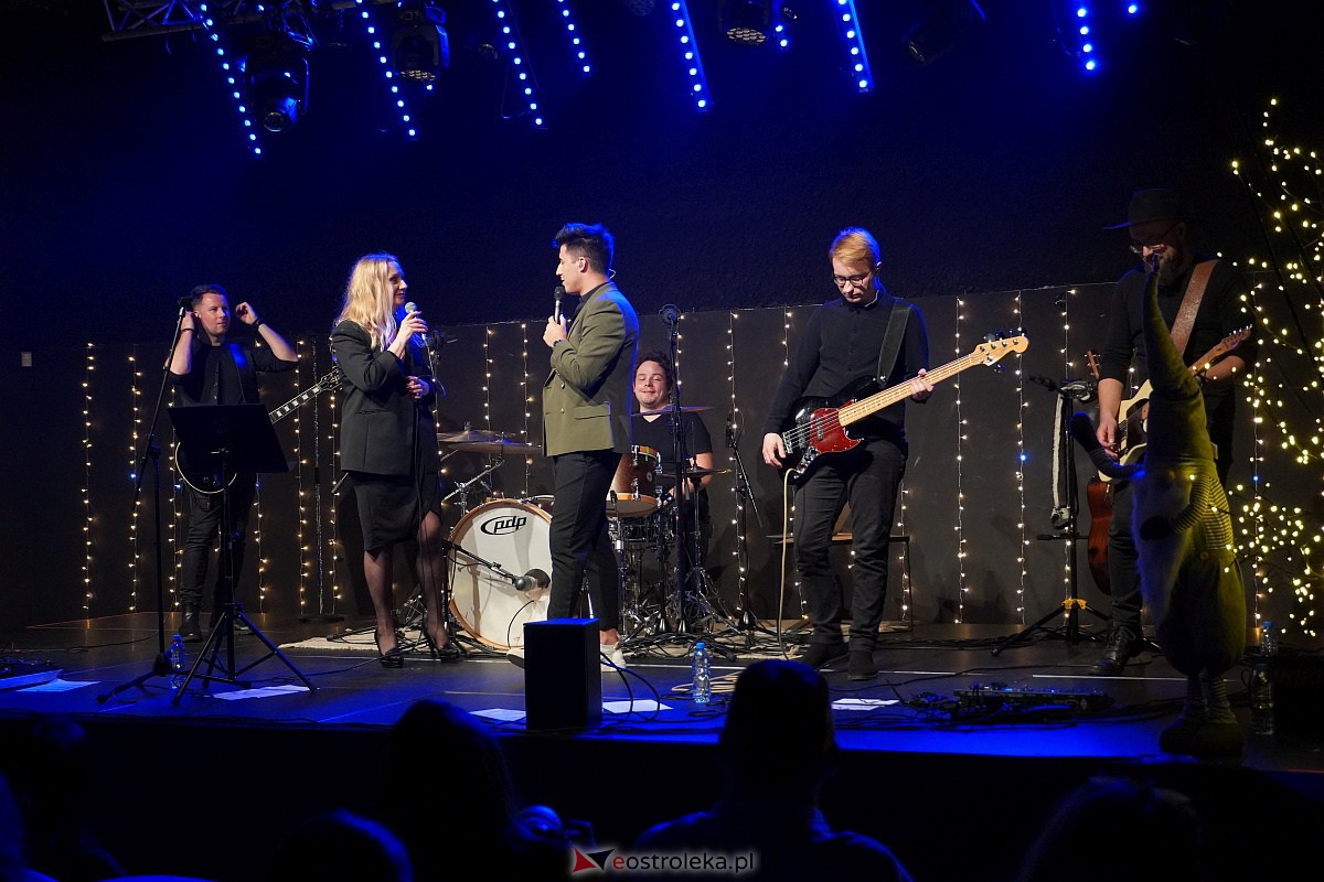 Co za koncert! Filip Lato i Patrycja Kosiarkiewicz wystąpił w Multimedialnym Centrum Natura [10.12.2023] - zdjęcie #63 - eOstroleka.pl