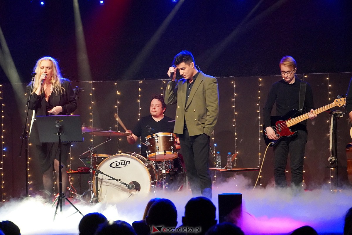 Co za koncert! Filip Lato i Patrycja Kosiarkiewicz wystąpił w Multimedialnym Centrum Natura [10.12.2023] - zdjęcie #57 - eOstroleka.pl