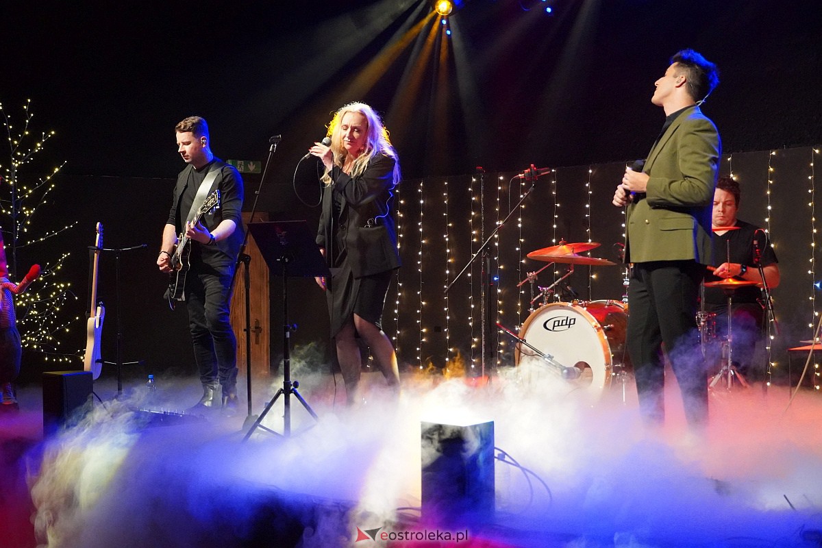 Co za koncert! Filip Lato i Patrycja Kosiarkiewicz wystąpił w Multimedialnym Centrum Natura [10.12.2023] - zdjęcie #53 - eOstroleka.pl