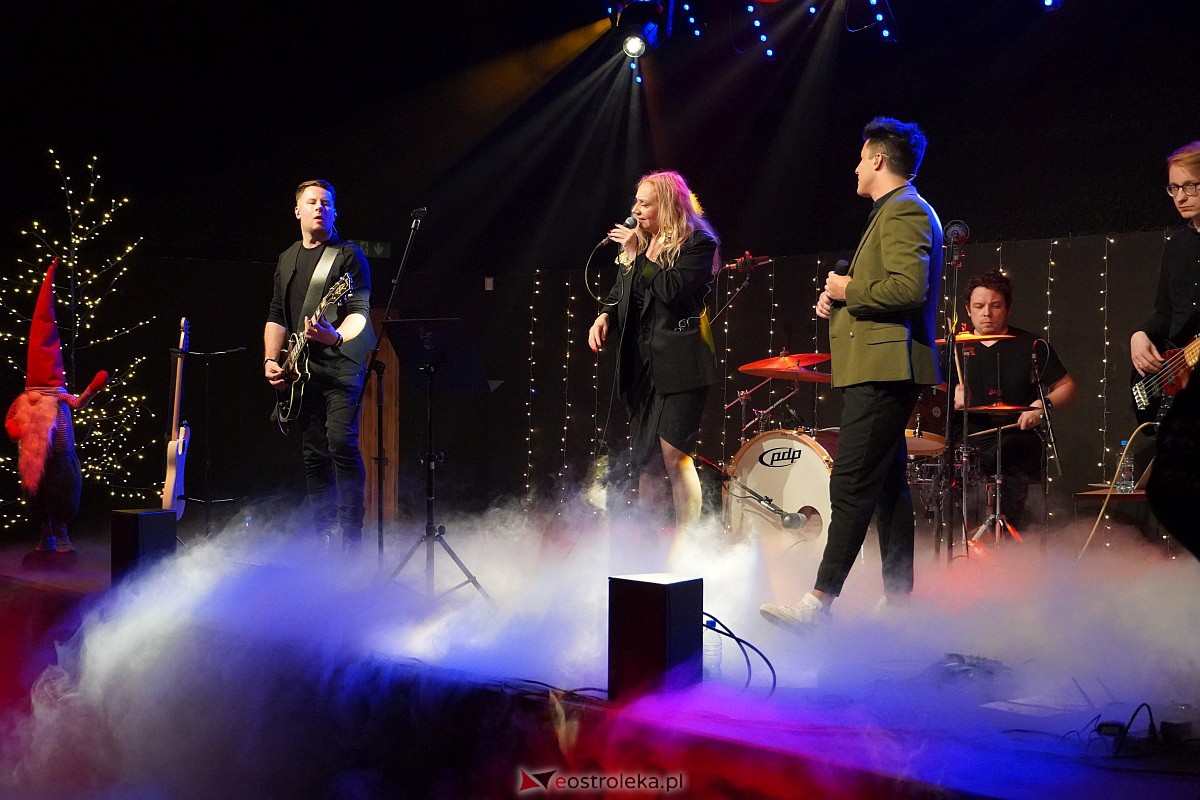 Co za koncert! Filip Lato i Patrycja Kosiarkiewicz wystąpił w Multimedialnym Centrum Natura [10.12.2023] - zdjęcie #52 - eOstroleka.pl