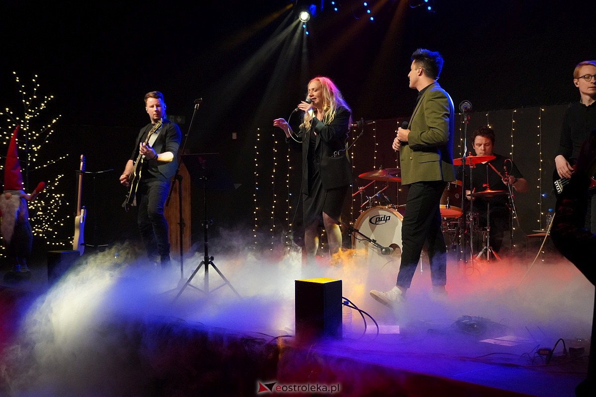 Co za koncert! Filip Lato i Patrycja Kosiarkiewicz wystąpił w Multimedialnym Centrum Natura [10.12.2023] - zdjęcie #51 - eOstroleka.pl