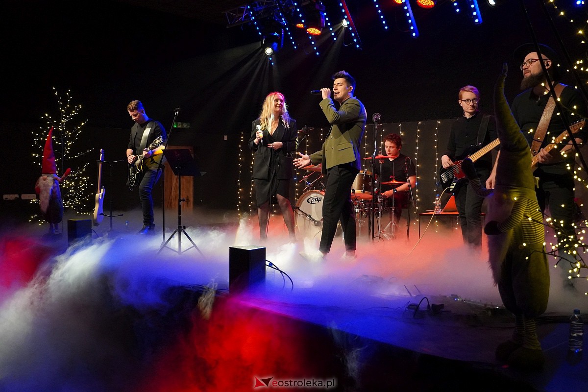 Co za koncert! Filip Lato i Patrycja Kosiarkiewicz wystąpił w Multimedialnym Centrum Natura [10.12.2023] - zdjęcie #47 - eOstroleka.pl