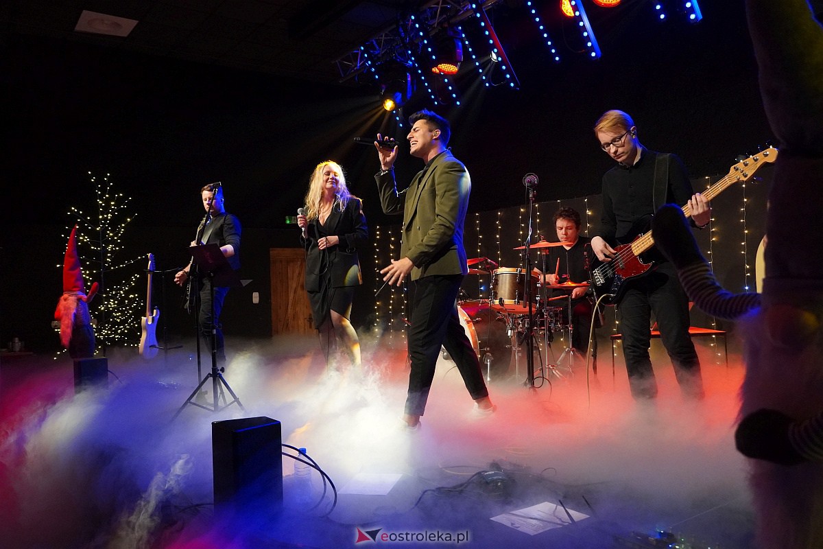 Co za koncert! Filip Lato i Patrycja Kosiarkiewicz wystąpił w Multimedialnym Centrum Natura [10.12.2023] - zdjęcie #36 - eOstroleka.pl
