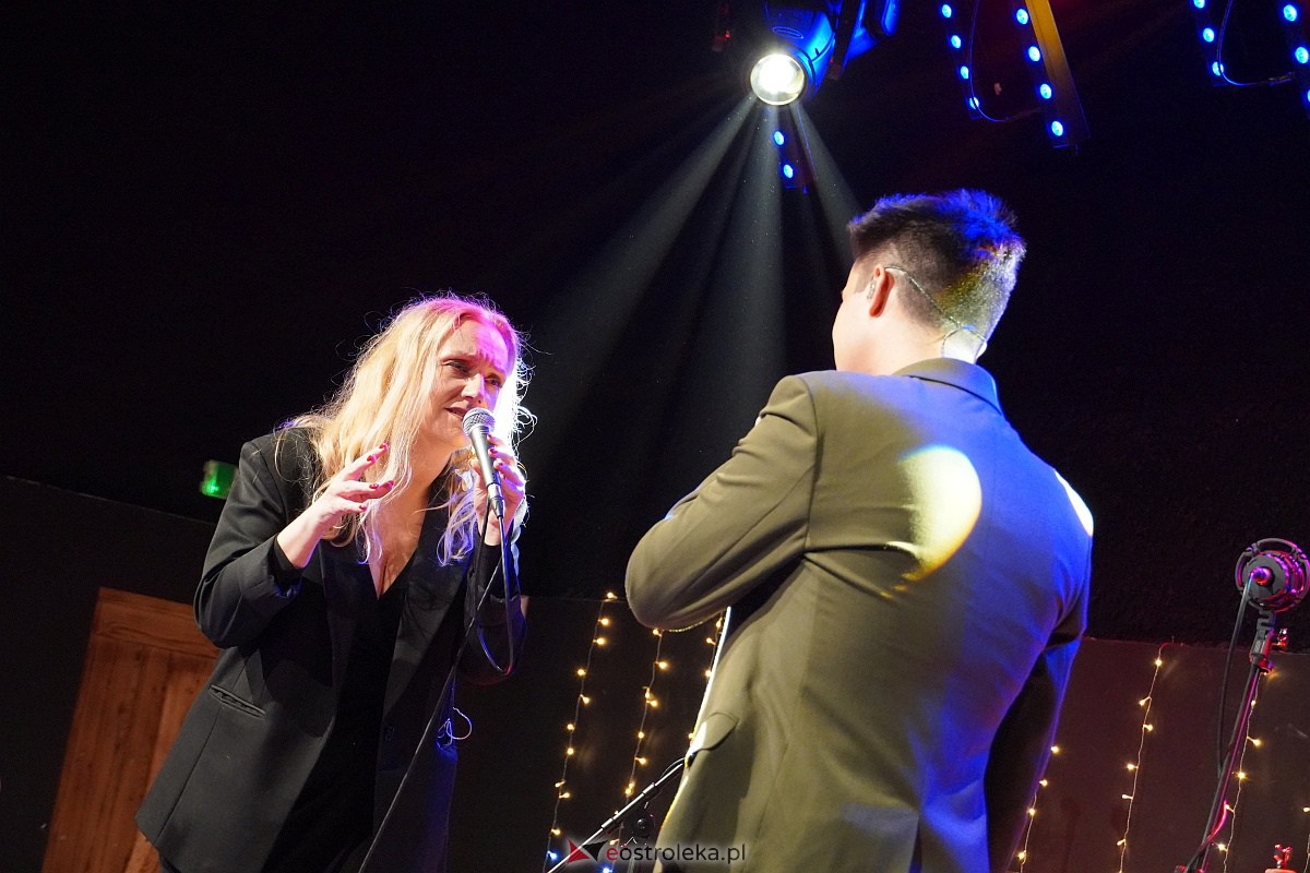 Co za koncert! Filip Lato i Patrycja Kosiarkiewicz wystąpił w Multimedialnym Centrum Natura [10.12.2023] - zdjęcie #32 - eOstroleka.pl
