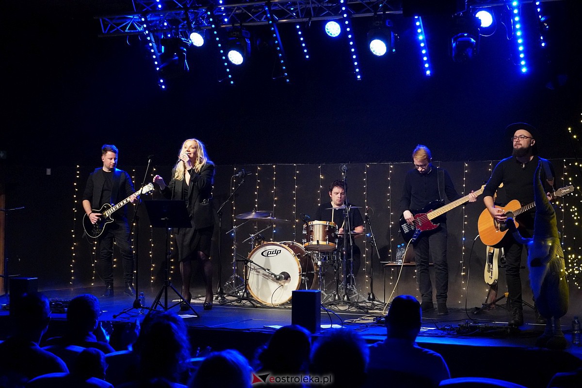 Co za koncert! Filip Lato i Patrycja Kosiarkiewicz wystąpił w Multimedialnym Centrum Natura [10.12.2023] - zdjęcie #31 - eOstroleka.pl