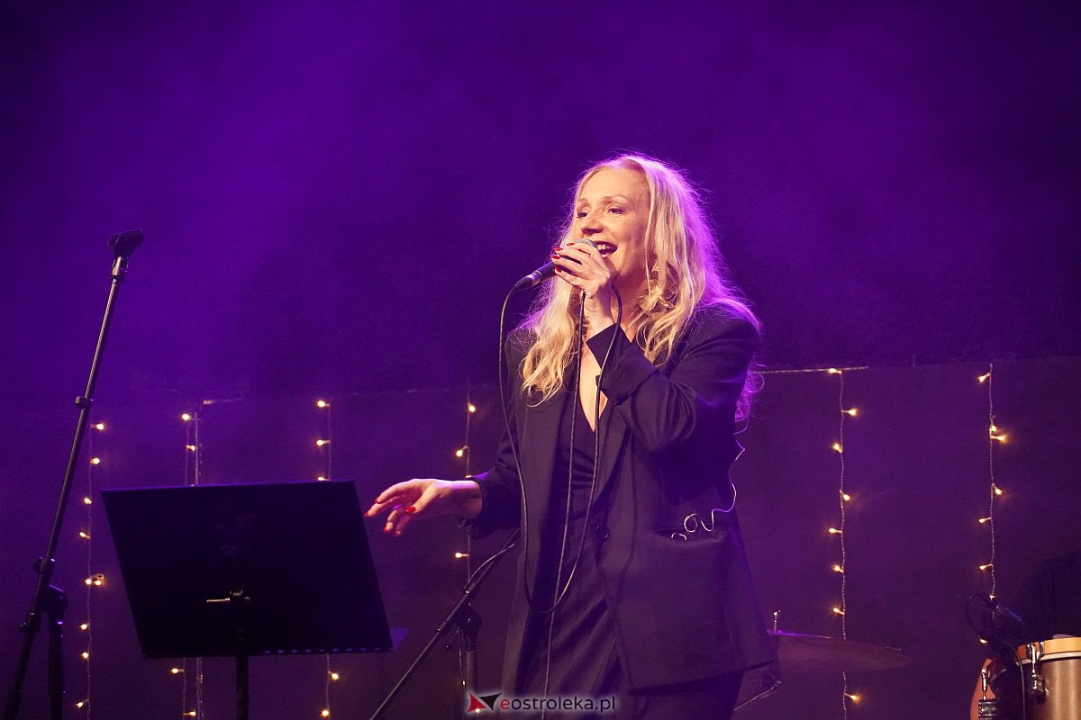 Co za koncert! Filip Lato i Patrycja Kosiarkiewicz wystąpił w Multimedialnym Centrum Natura [10.12.2023] - zdjęcie #30 - eOstroleka.pl