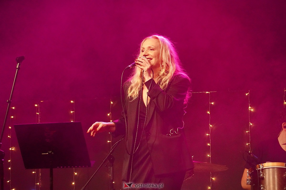 Co za koncert! Filip Lato i Patrycja Kosiarkiewicz wystąpił w Multimedialnym Centrum Natura [10.12.2023] - zdjęcie #29 - eOstroleka.pl