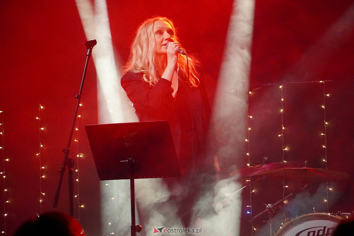 Co za koncert! Filip Lato i Patrycja Kosiarkiewicz wystąpił w Multimedialnym Centrum Natura [10.12.2023] - zdjęcie #28 - eOstroleka.pl