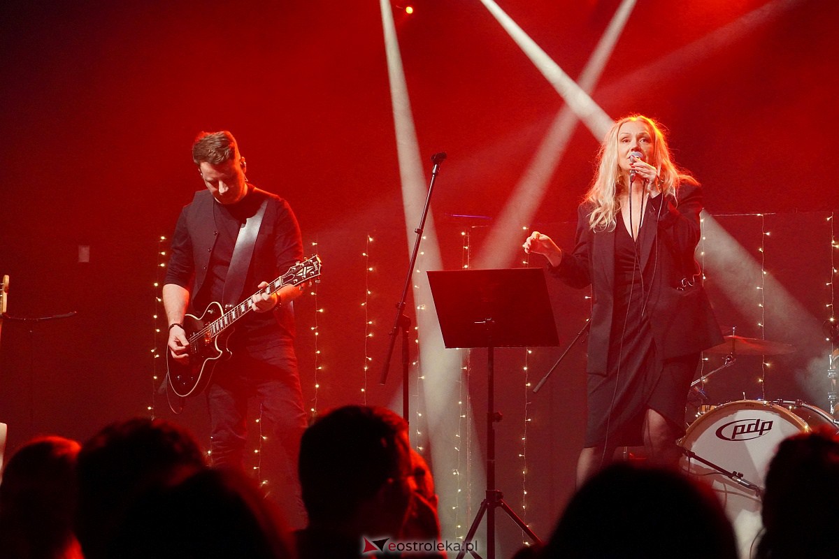 Co za koncert! Filip Lato i Patrycja Kosiarkiewicz wystąpił w Multimedialnym Centrum Natura [10.12.2023] - zdjęcie #26 - eOstroleka.pl