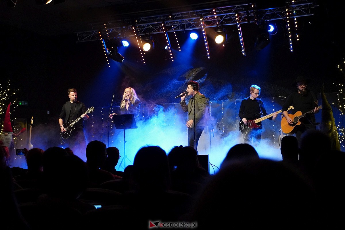 Co za koncert! Filip Lato i Patrycja Kosiarkiewicz wystąpił w Multimedialnym Centrum Natura [10.12.2023] - zdjęcie #22 - eOstroleka.pl