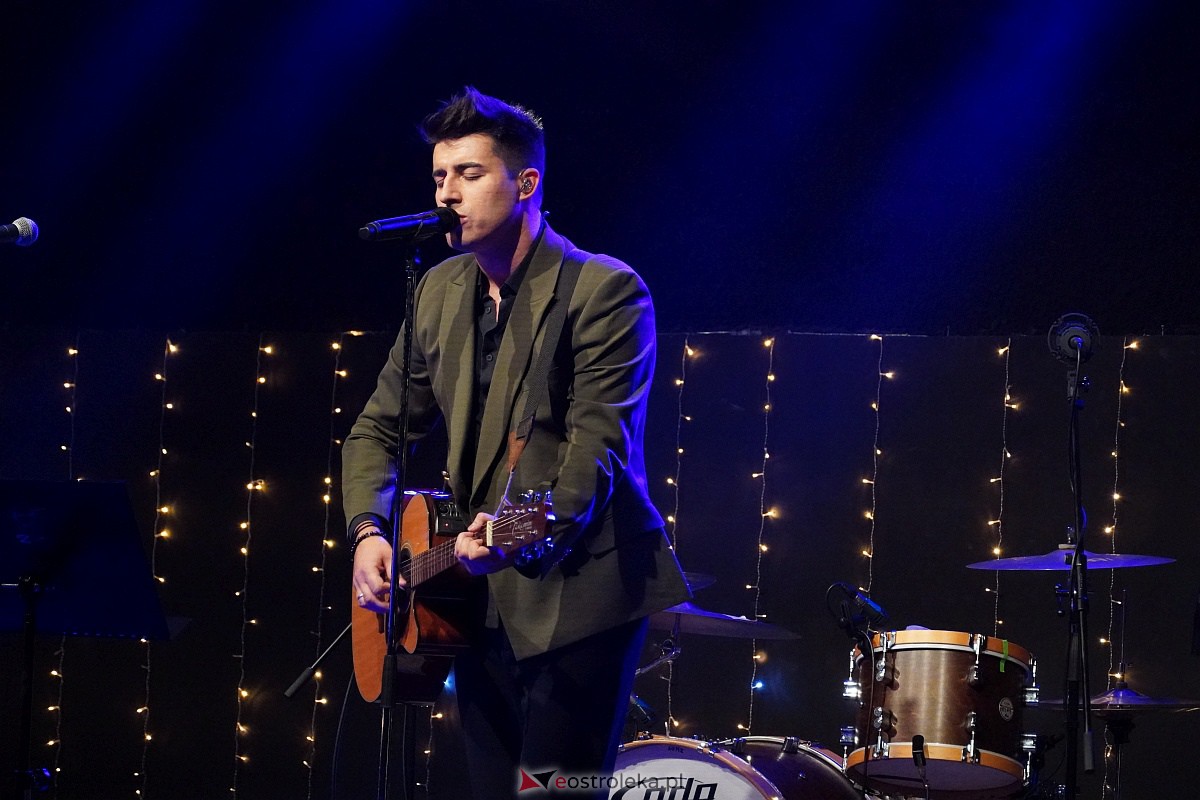 Co za koncert! Filip Lato i Patrycja Kosiarkiewicz wystąpił w Multimedialnym Centrum Natura [10.12.2023] - zdjęcie #17 - eOstroleka.pl
