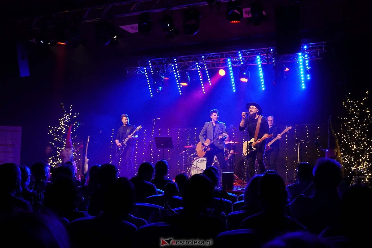 Co za koncert! Filip Lato i Patrycja Kosiarkiewicz wystąpił w Multimedialnym Centrum Natura [10.12.2023] - zdjęcie #16 - eOstroleka.pl