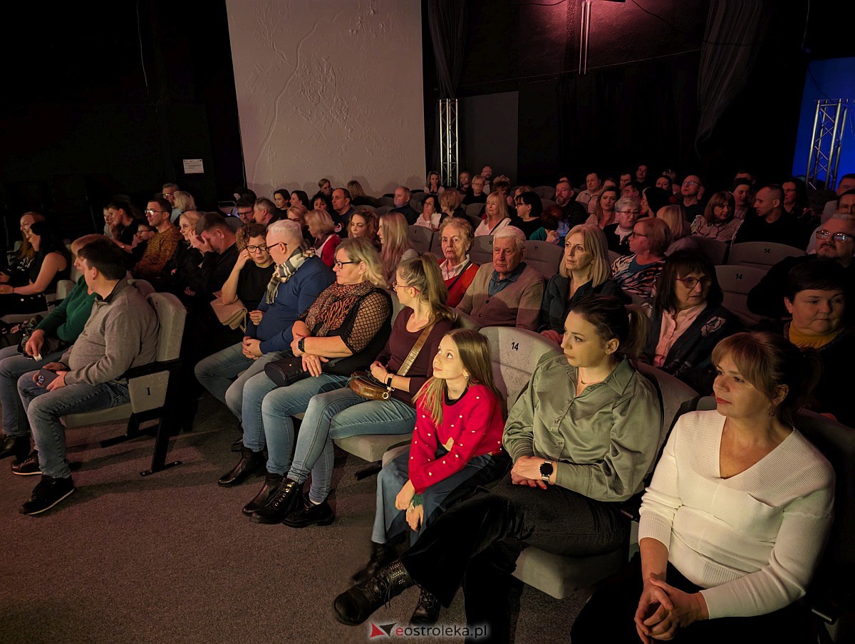 Co za koncert! Filip Lato i Patrycja Kosiarkiewicz wystąpił w Multimedialnym Centrum Natura [10.12.2023] - zdjęcie #15 - eOstroleka.pl