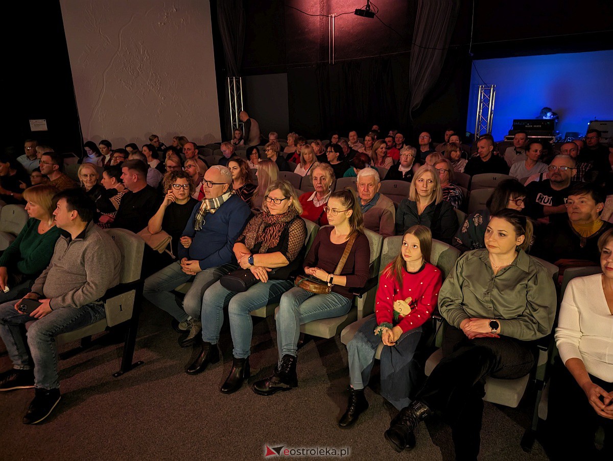Co za koncert! Filip Lato i Patrycja Kosiarkiewicz wystąpił w Multimedialnym Centrum Natura [10.12.2023] - zdjęcie #14 - eOstroleka.pl