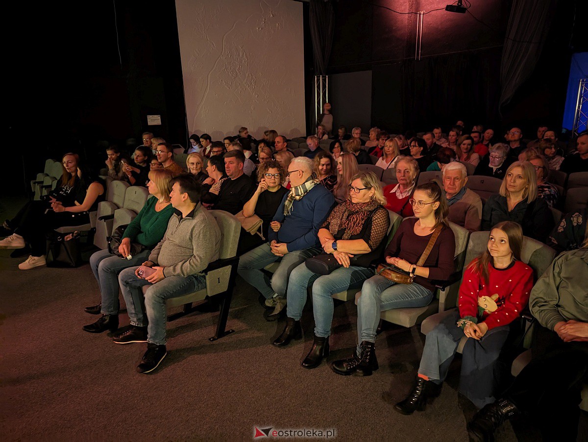 Co za koncert! Filip Lato i Patrycja Kosiarkiewicz wystąpił w Multimedialnym Centrum Natura [10.12.2023] - zdjęcie #13 - eOstroleka.pl