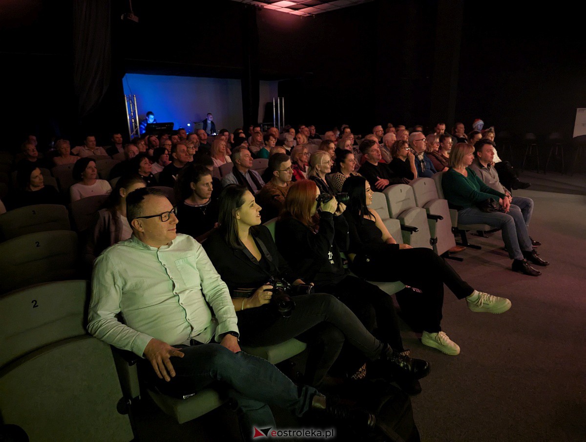 Co za koncert! Filip Lato i Patrycja Kosiarkiewicz wystąpił w Multimedialnym Centrum Natura [10.12.2023] - zdjęcie #11 - eOstroleka.pl
