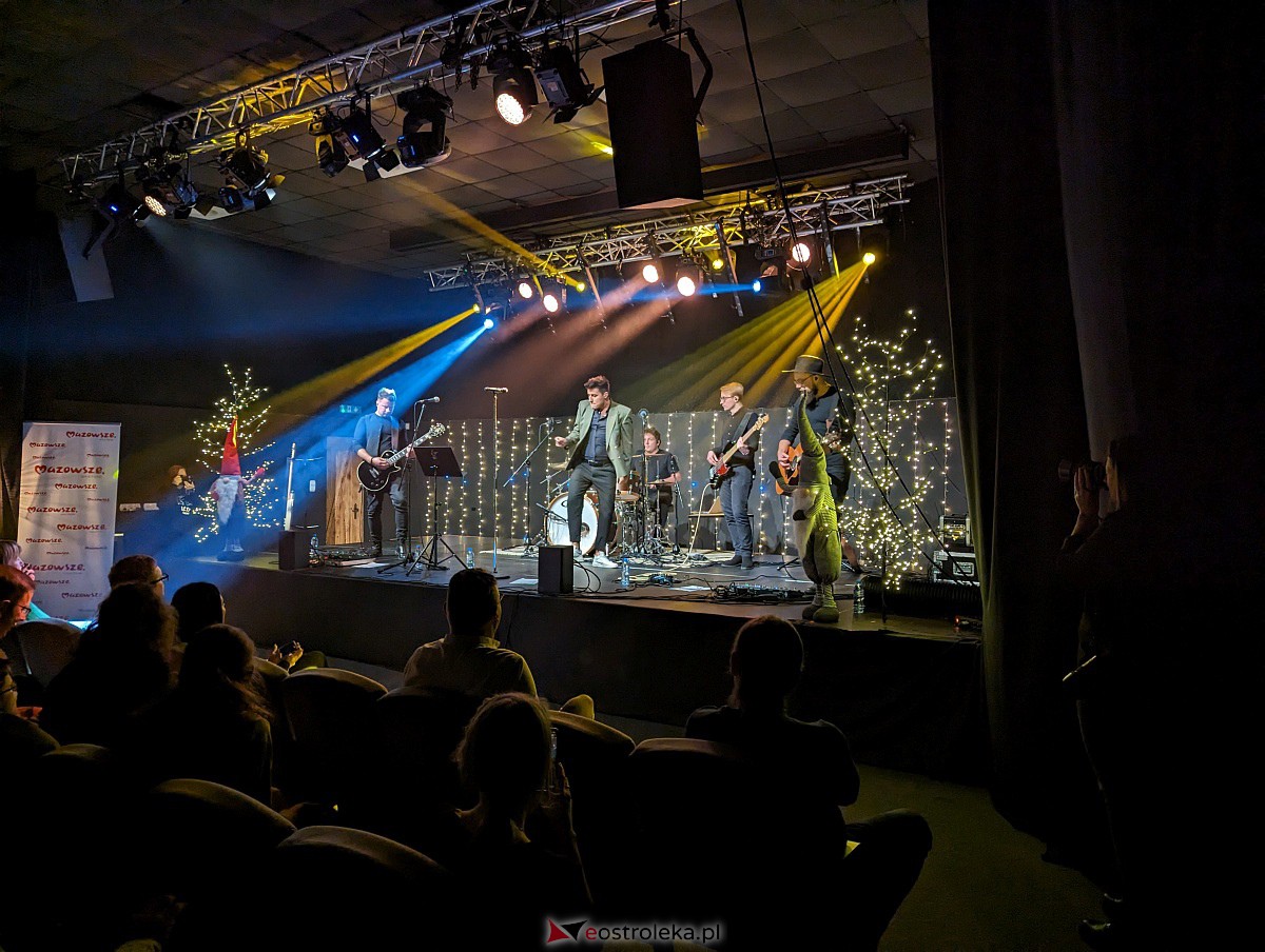 Co za koncert! Filip Lato i Patrycja Kosiarkiewicz wystąpił w Multimedialnym Centrum Natura [10.12.2023] - zdjęcie #8 - eOstroleka.pl