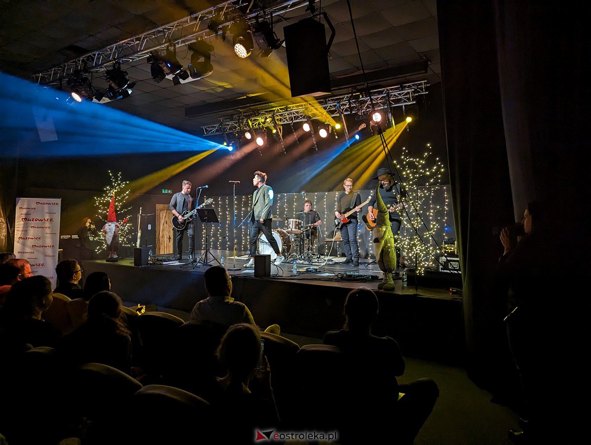 Co za koncert! Filip Lato i Patrycja Kosiarkiewicz wystąpił w Multimedialnym Centrum Natura [10.12.2023] - zdjęcie #7 - eOstroleka.pl