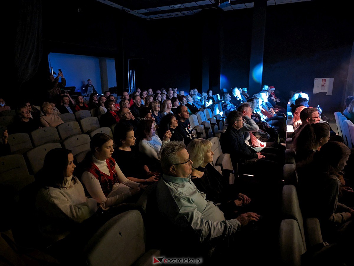 Co za koncert! Filip Lato i Patrycja Kosiarkiewicz wystąpił w Multimedialnym Centrum Natura [10.12.2023] - zdjęcie #3 - eOstroleka.pl
